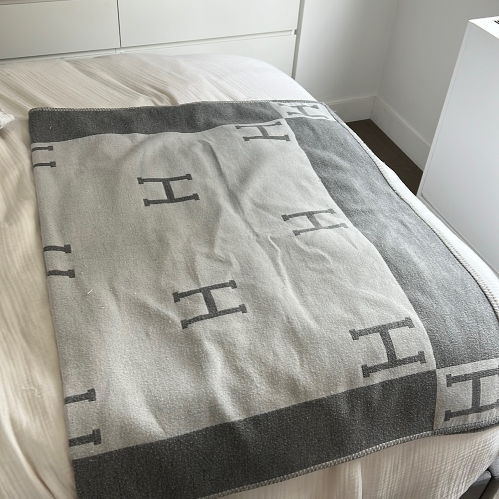 H like blanket